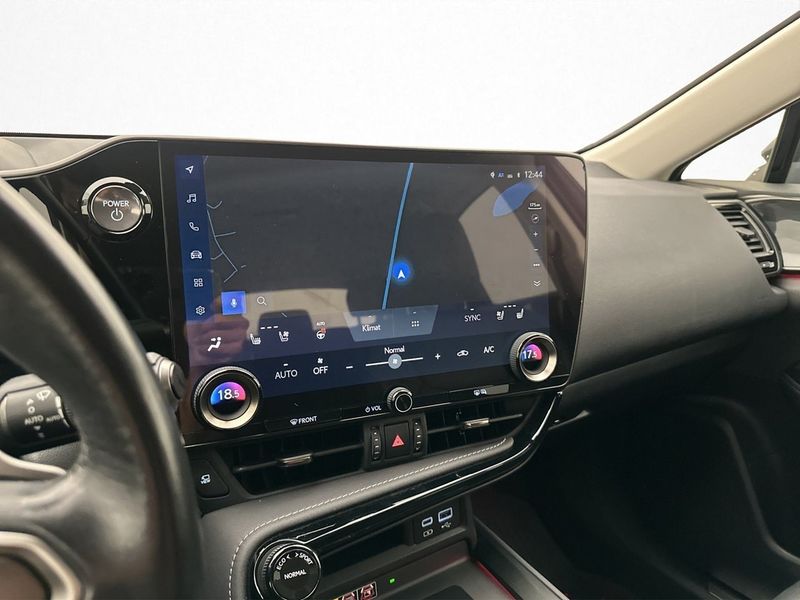 Lexus NX bild 18