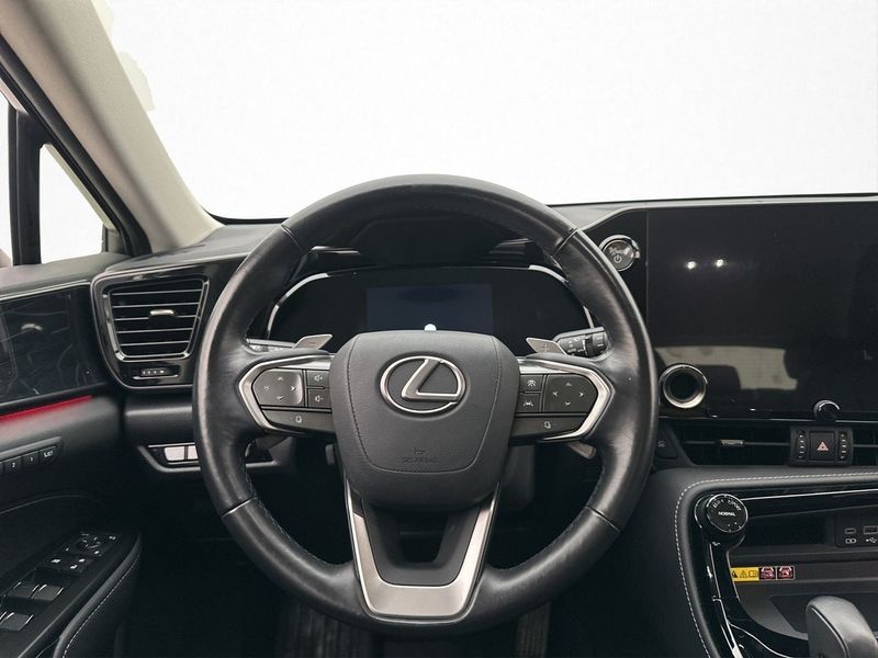 Lexus NX bild 10