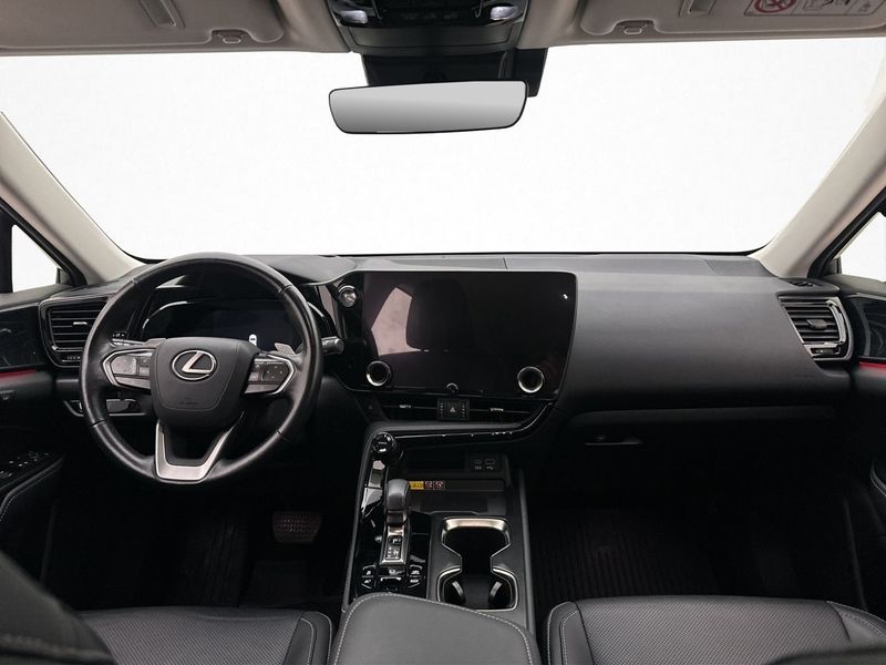 Lexus NX bild 14