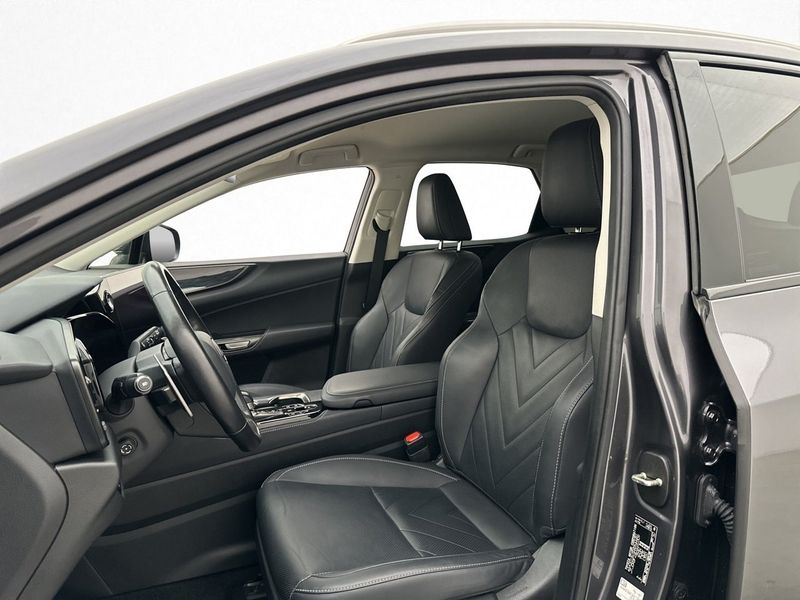Lexus NX bild 8