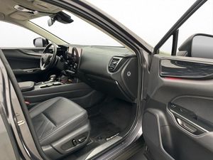 Lexus NX bild 12