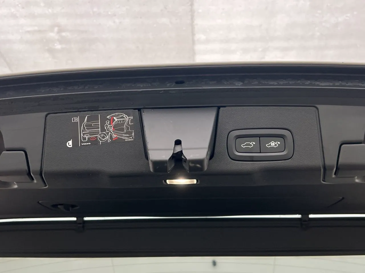 Vehicle image 32