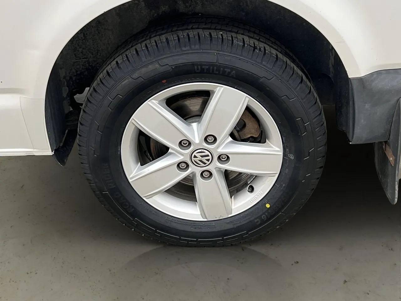 Vehicle image 32