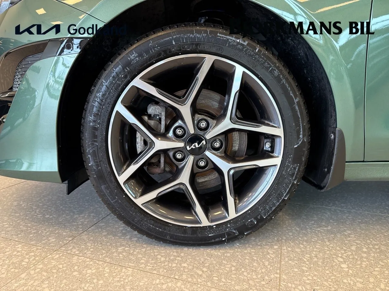 Vehicle image 14