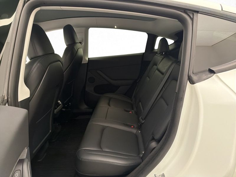 Tesla Model Y bild 26