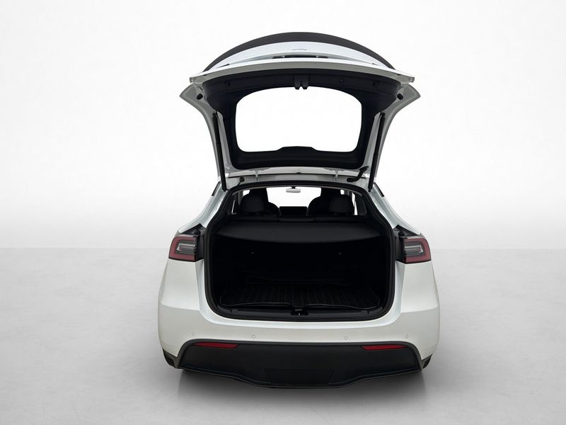 Tesla Model Y bild 25