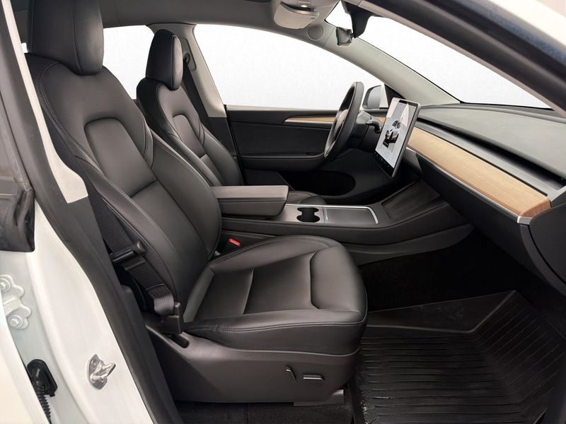 Tesla Model Y bild 27