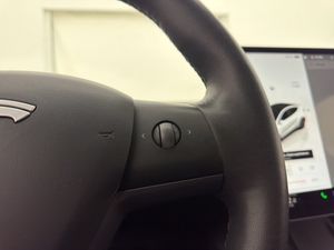 Tesla Model Y bild 16