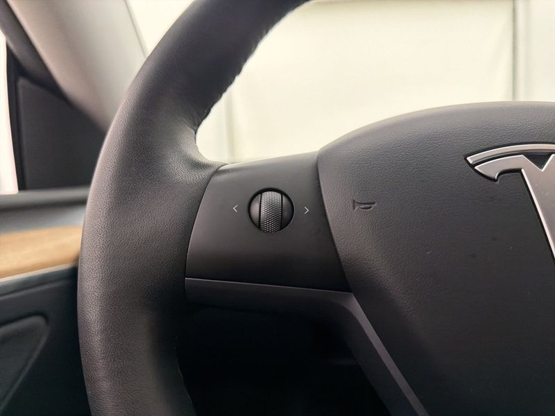 Tesla Model Y bild 15