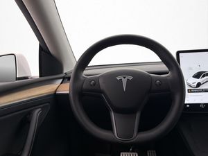 Tesla Model Y bild 14