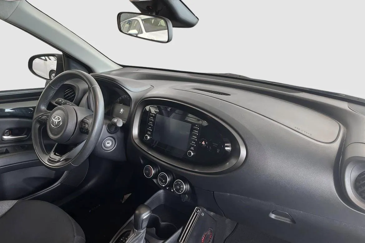 Vehicle image 8