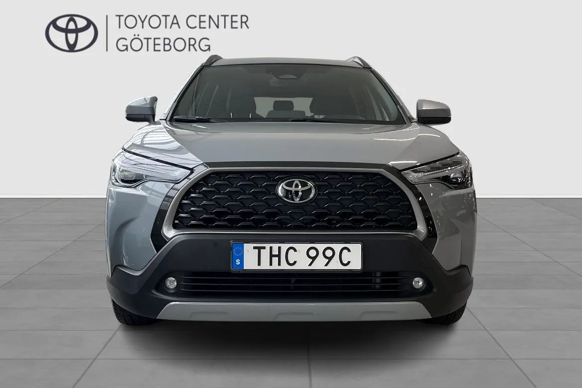 Vehicle image 6
