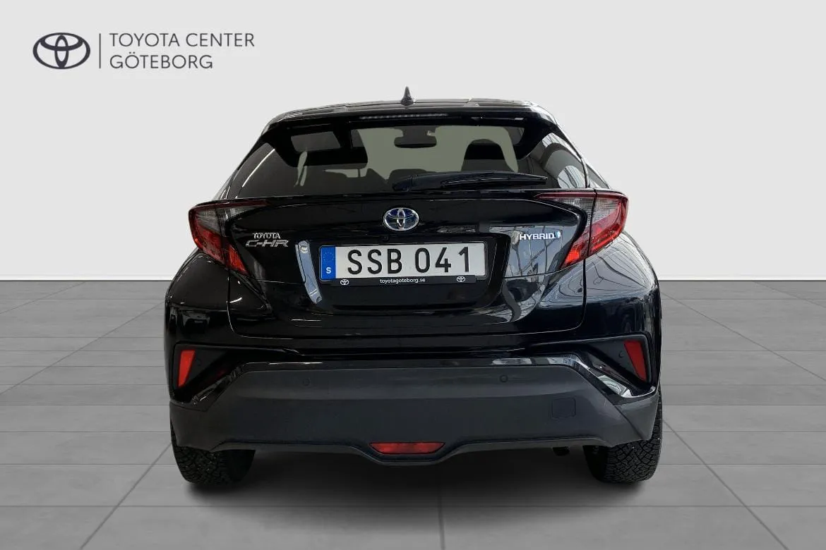 Vehicle image 6