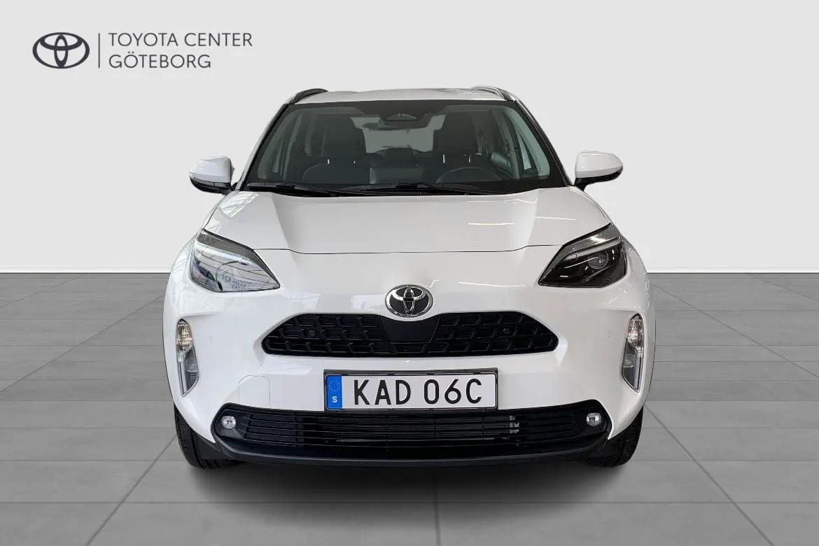 Vehicle image 6