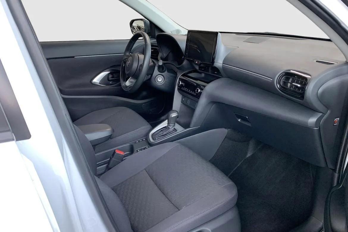 Vehicle image 7