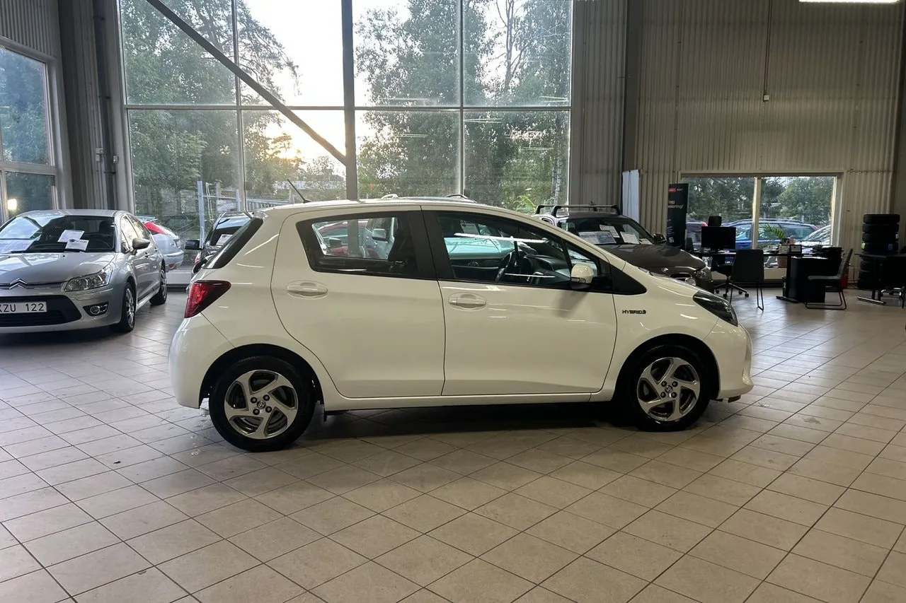 Vehicle image 8