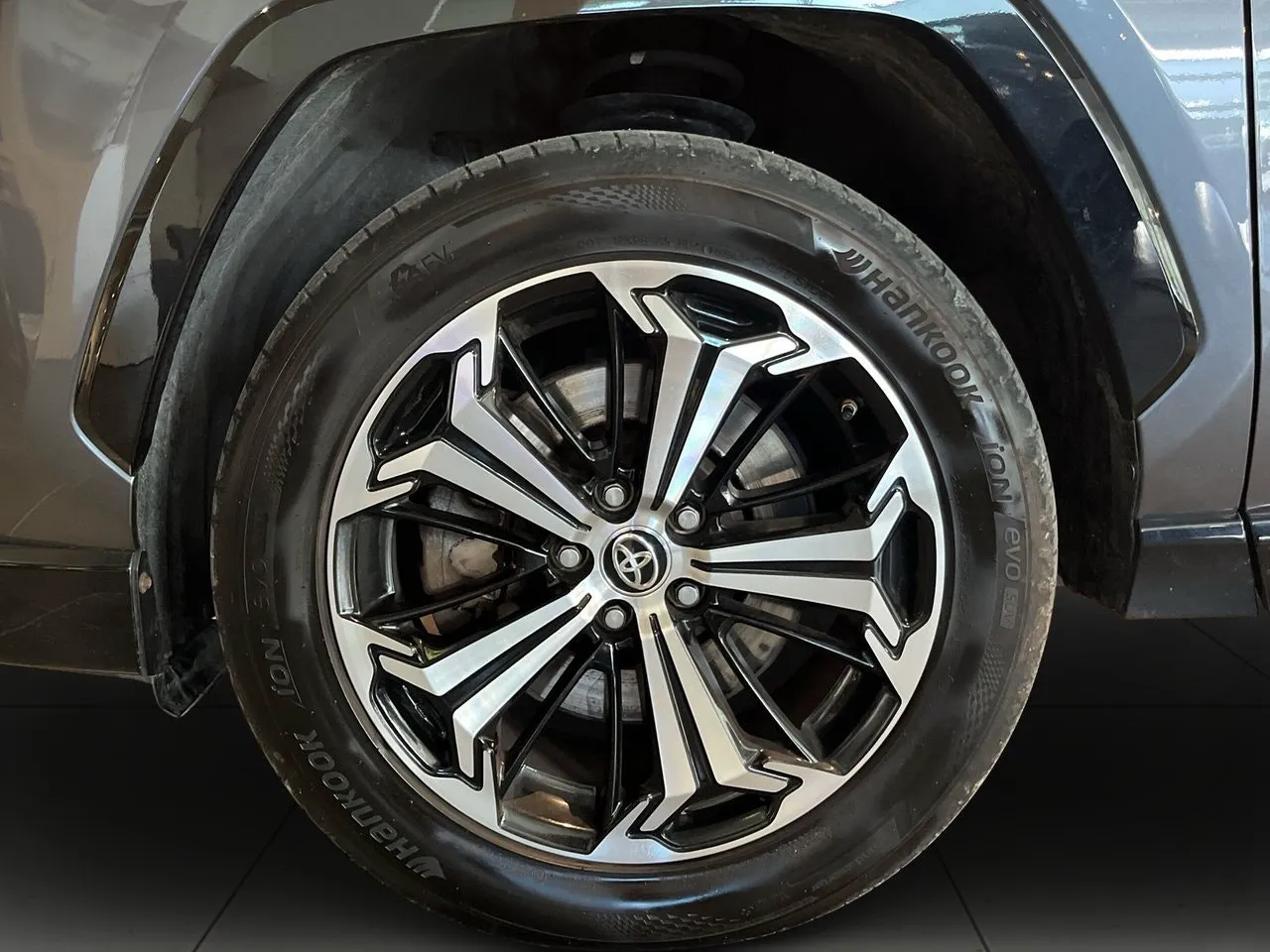 Vehicle image 13