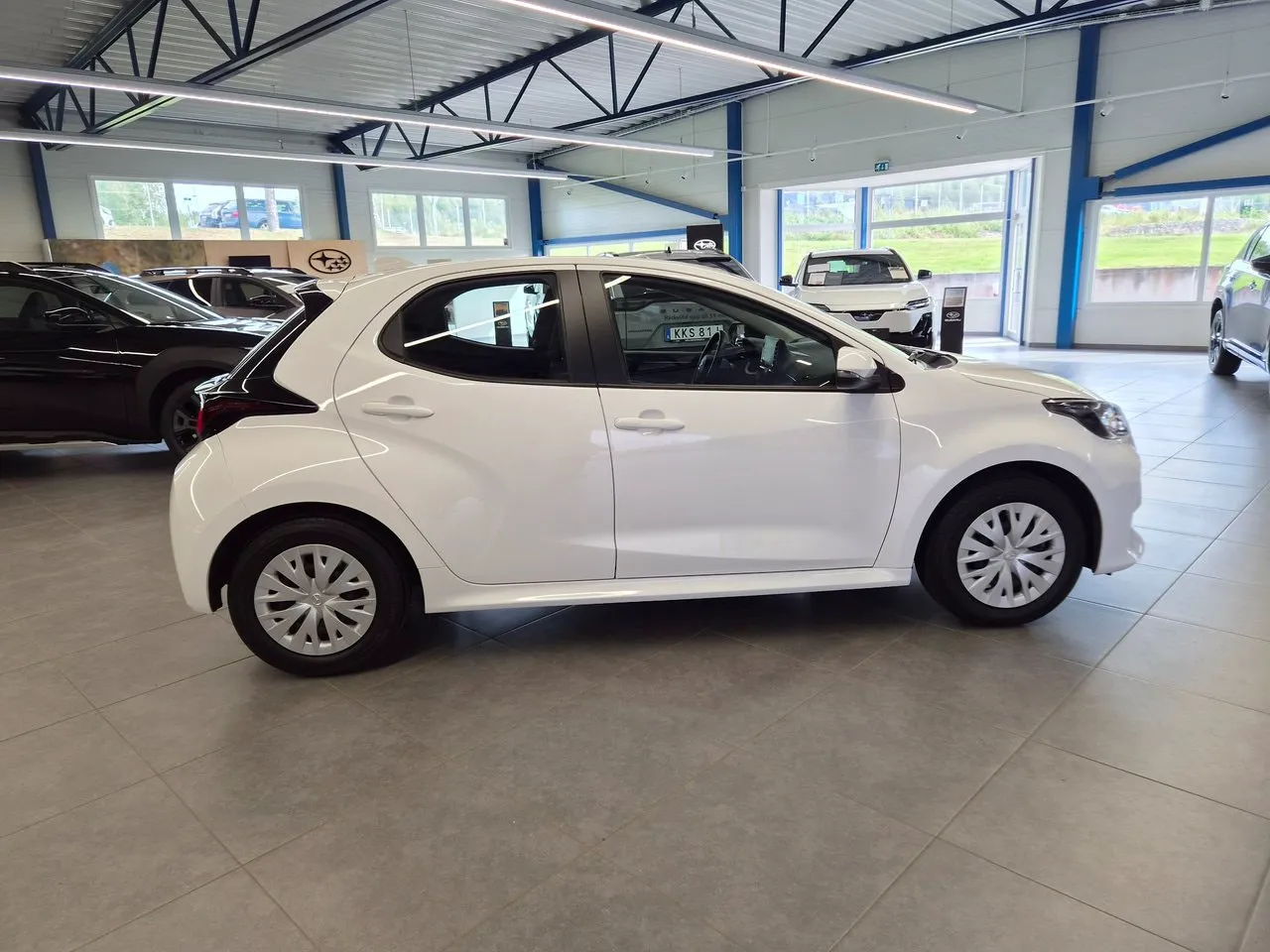 Vehicle image 4