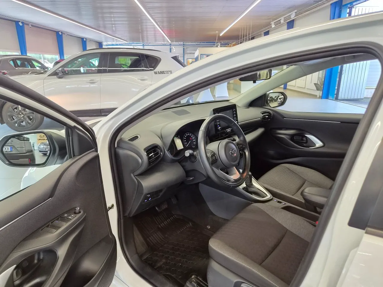 Vehicle image 7