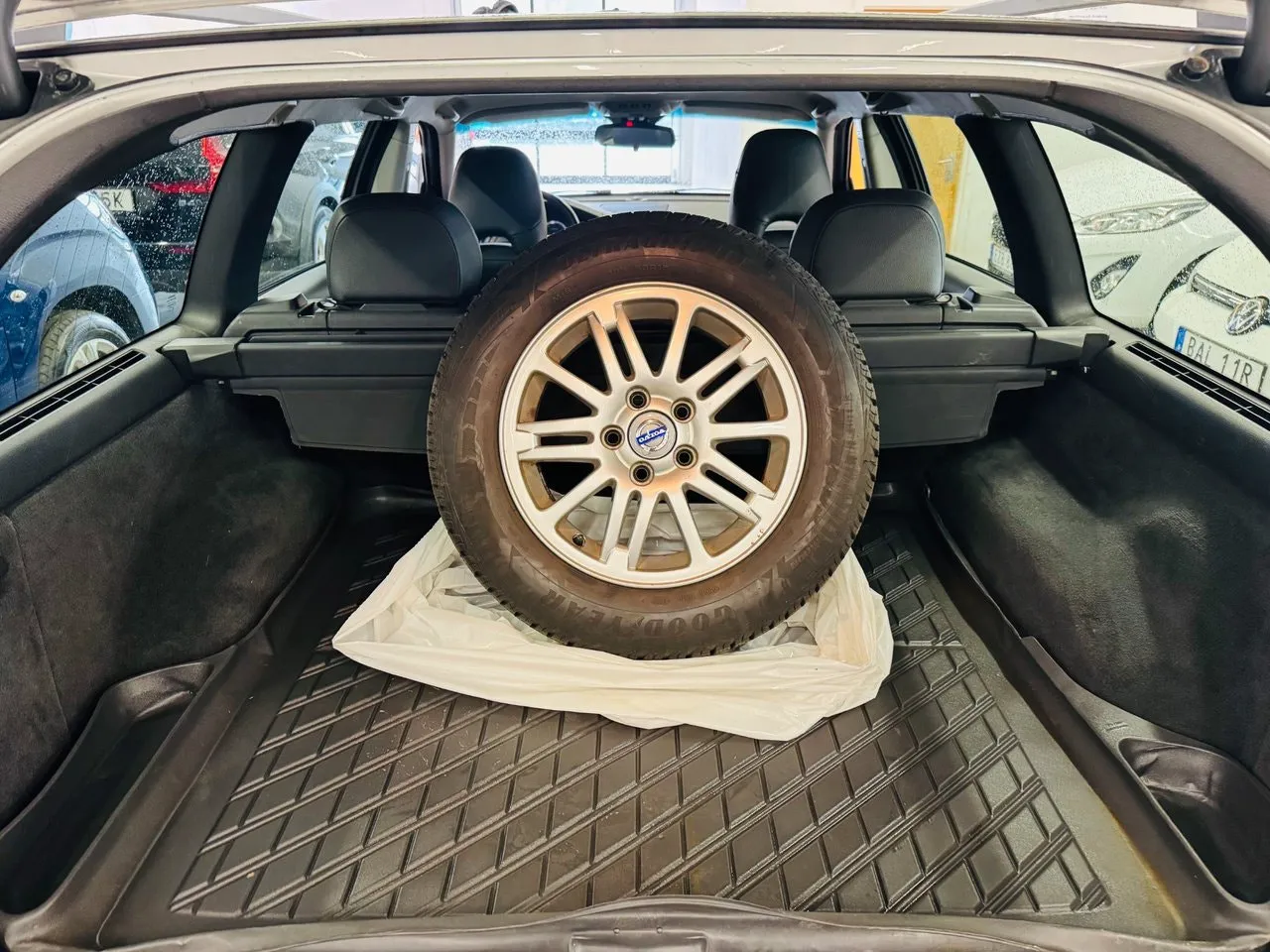 Vehicle image 11