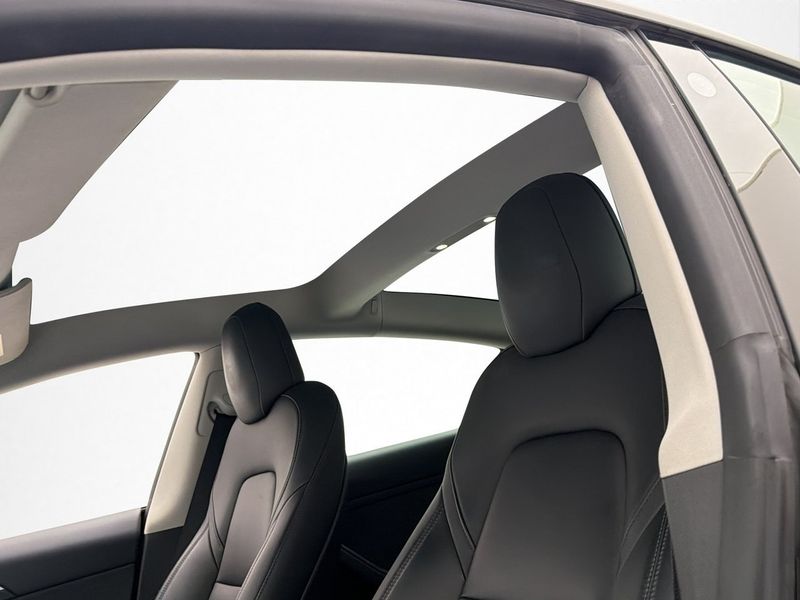 Tesla Model 3 bild 12
