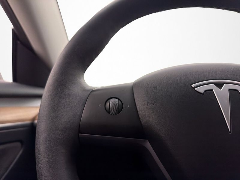 Tesla Model 3 bild 14