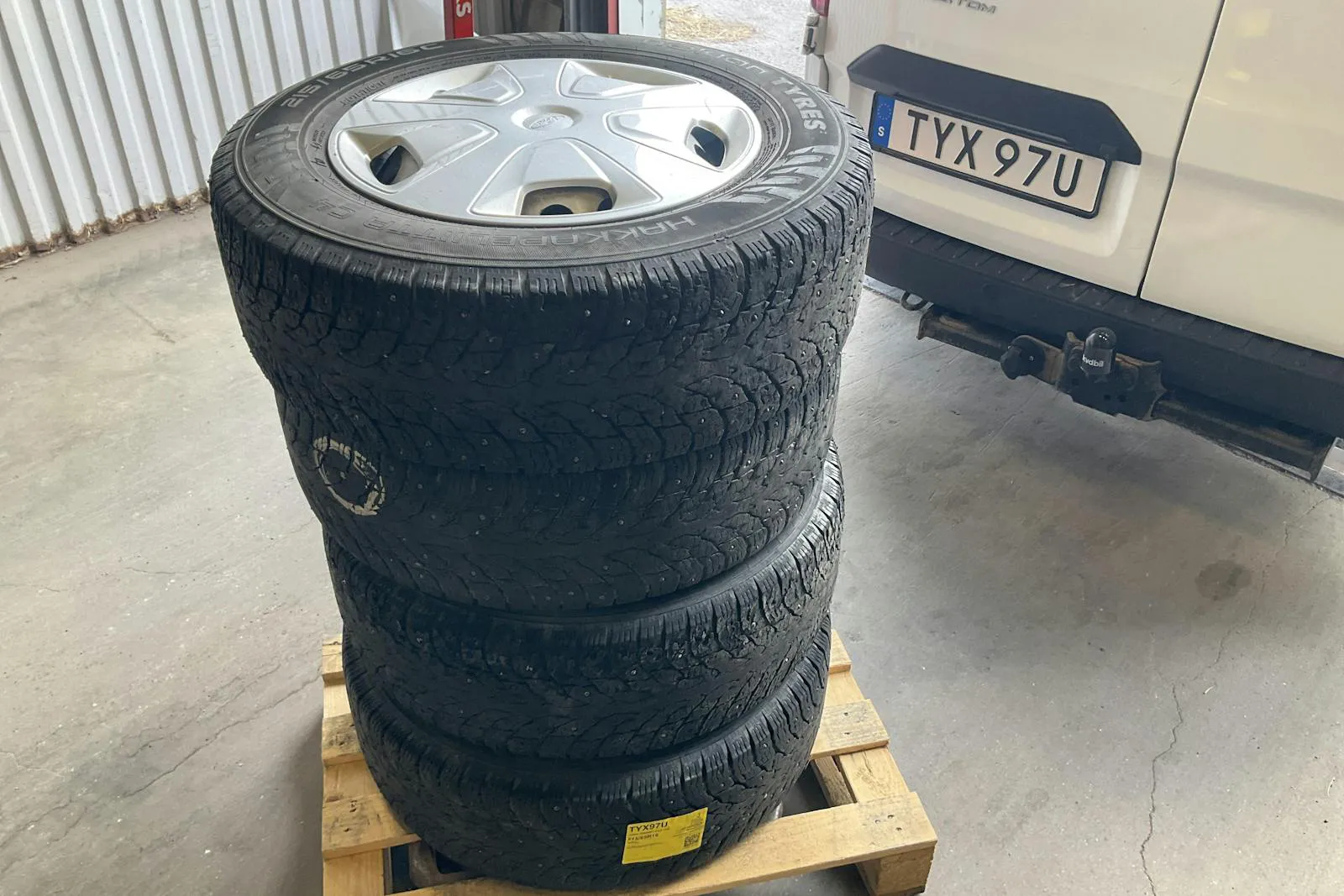 Vehicle image 13
