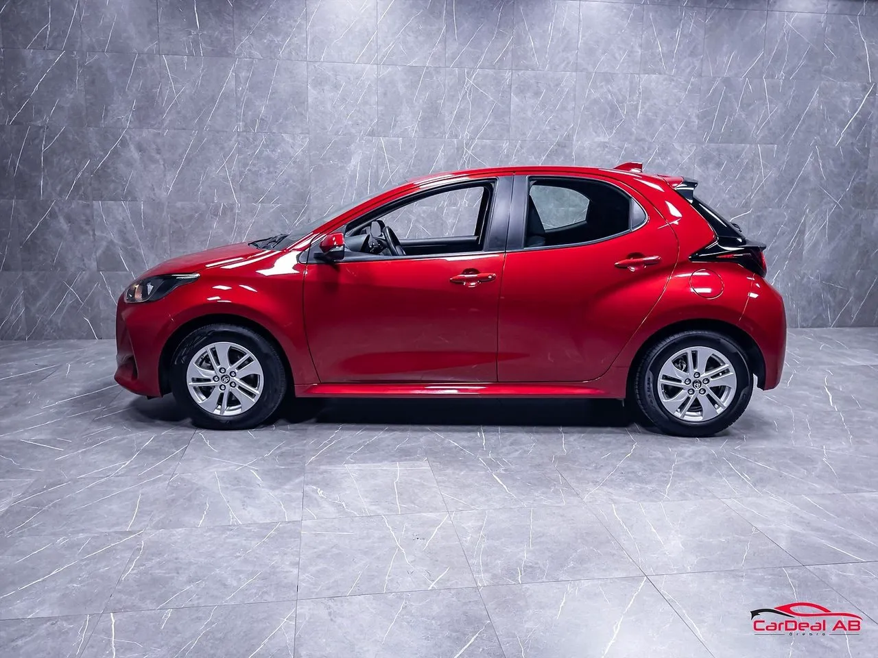 Vehicle image 3