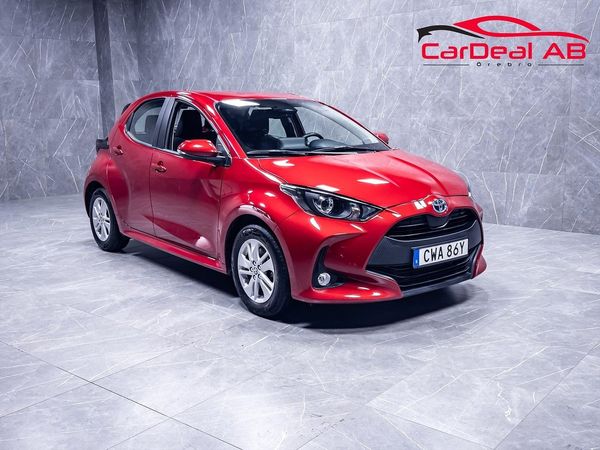Toyota Yaris Hybrid CVT 116hk Kamera Rattvärme Adaptiv Låga mil MOMS - 2023