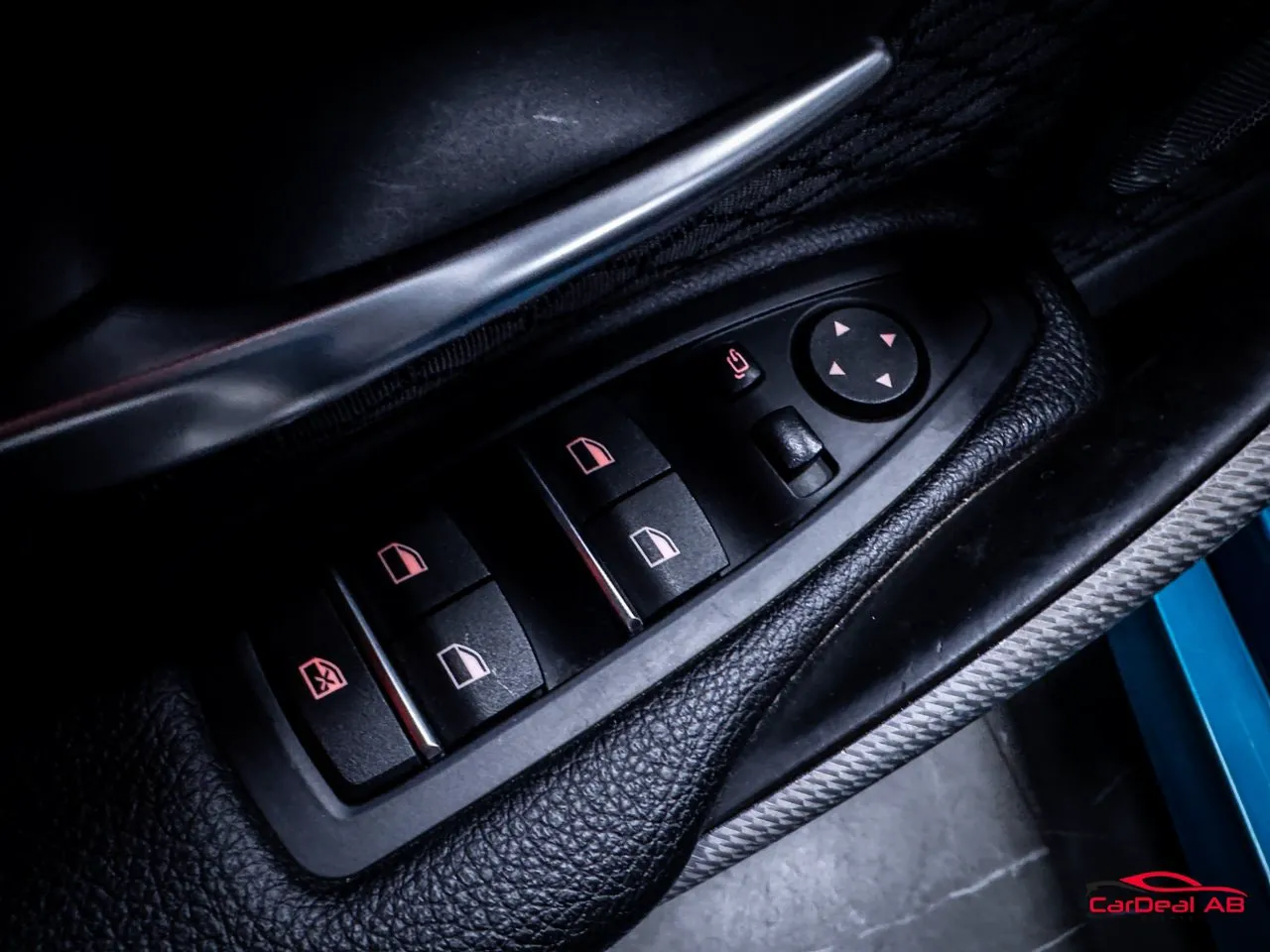 Vehicle image 32