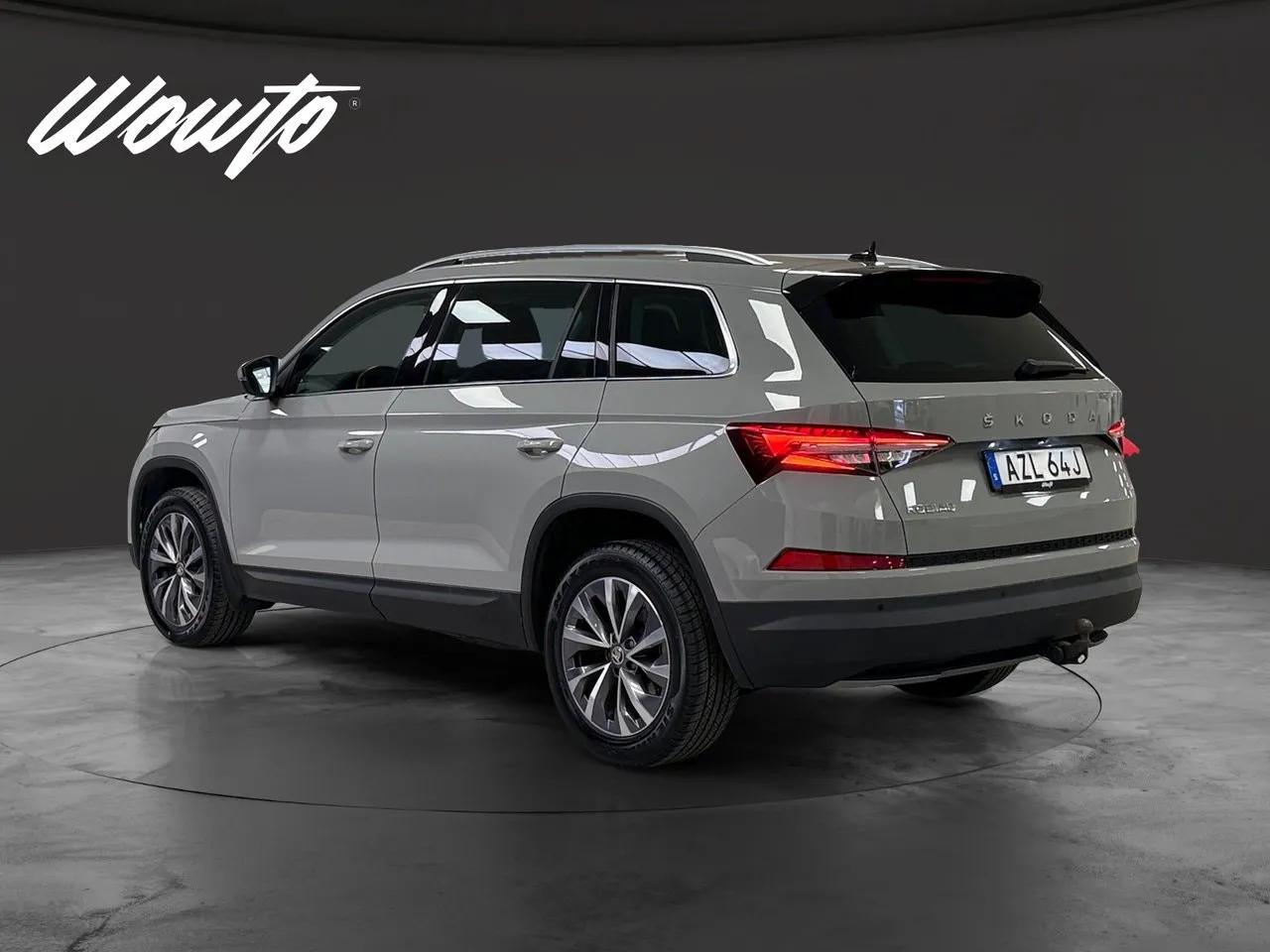 Vehicle image 5