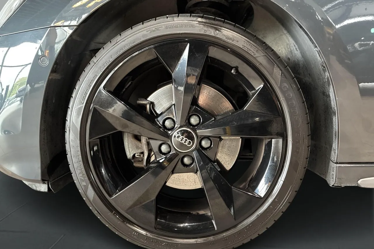Vehicle image 22