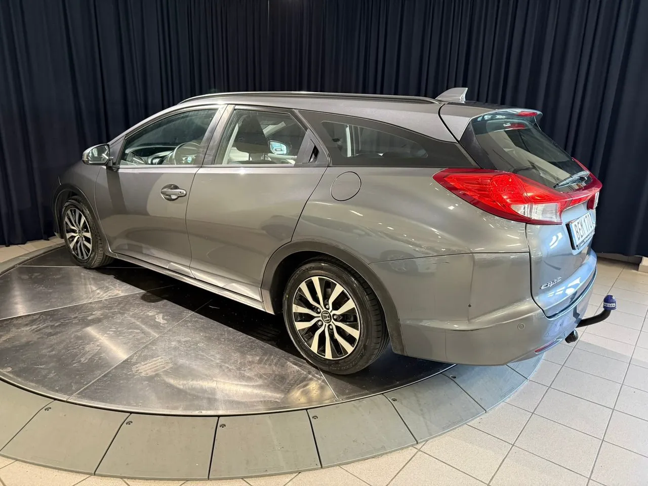 Vehicle image 3