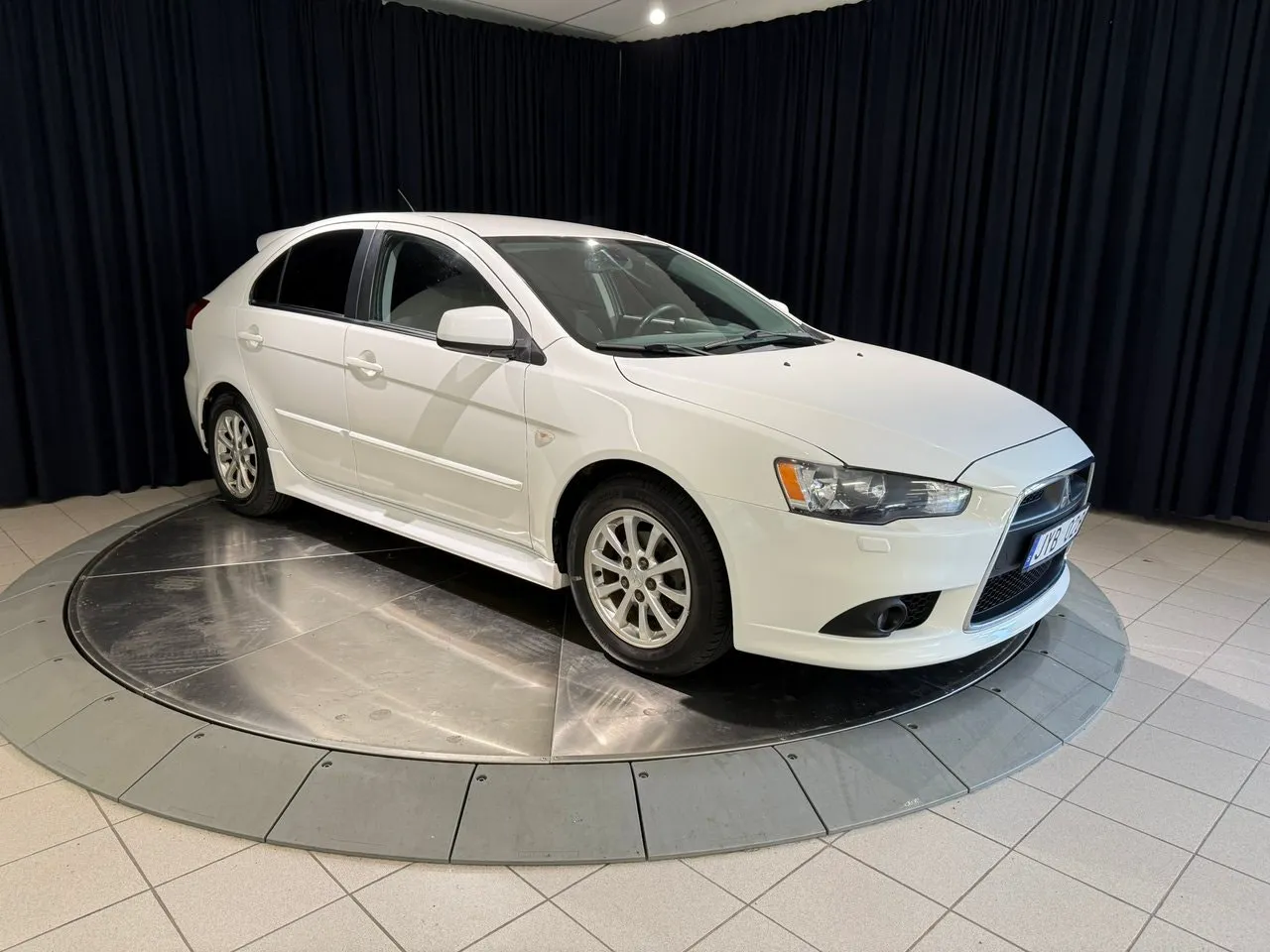 Vehicle image 7