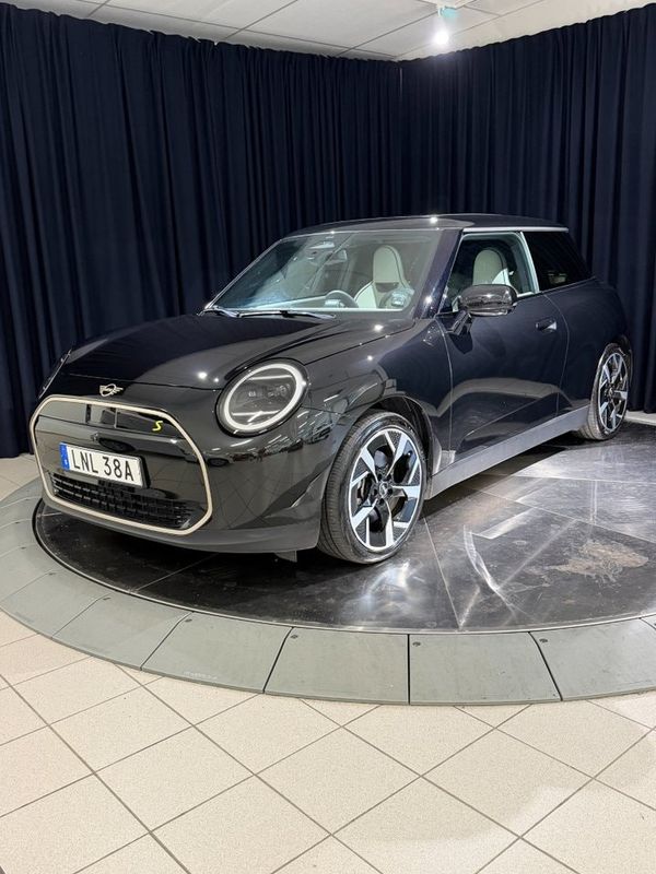 MINI Cooper SE Favoured XL Pano HUD 360 H&K Stolminne NAVI - 2024