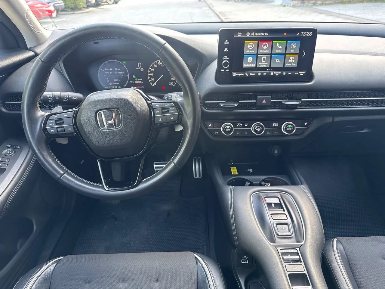 Vehicle image 10