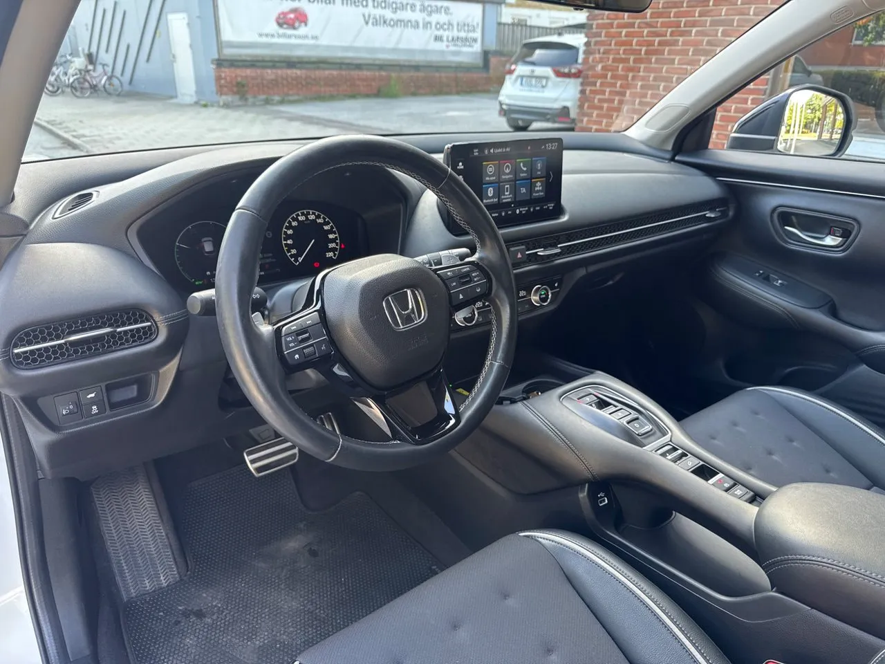 Vehicle image 8