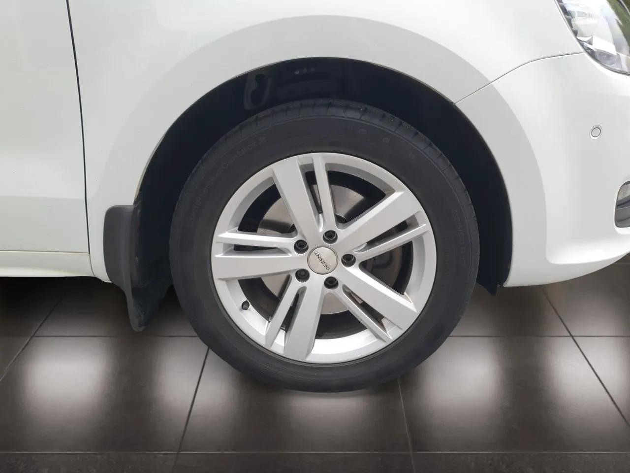Vehicle image 8