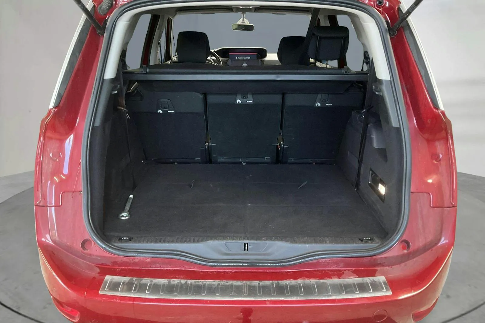 Vehicle image 9