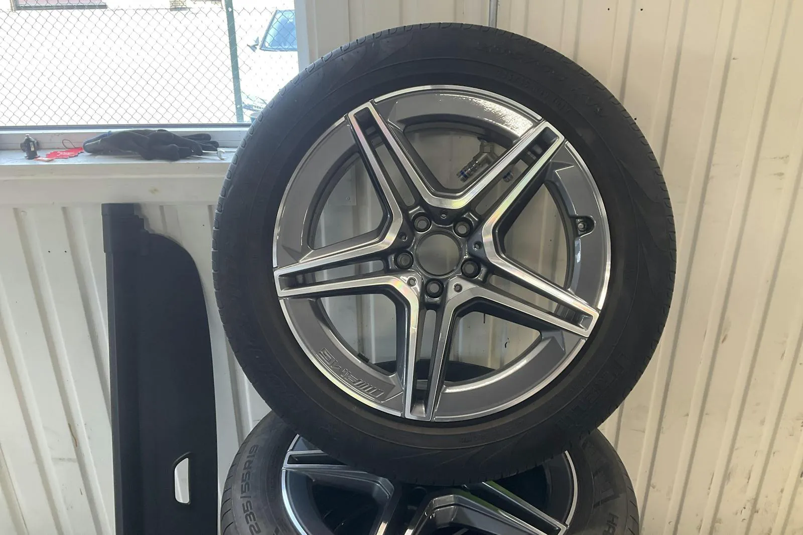 Vehicle image 18