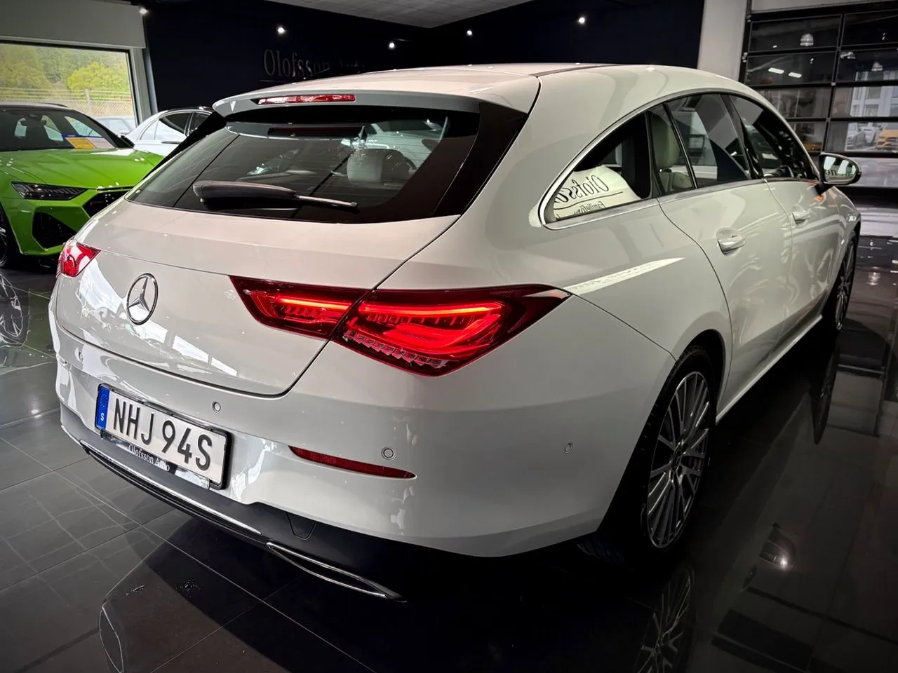 Vehicle image 15