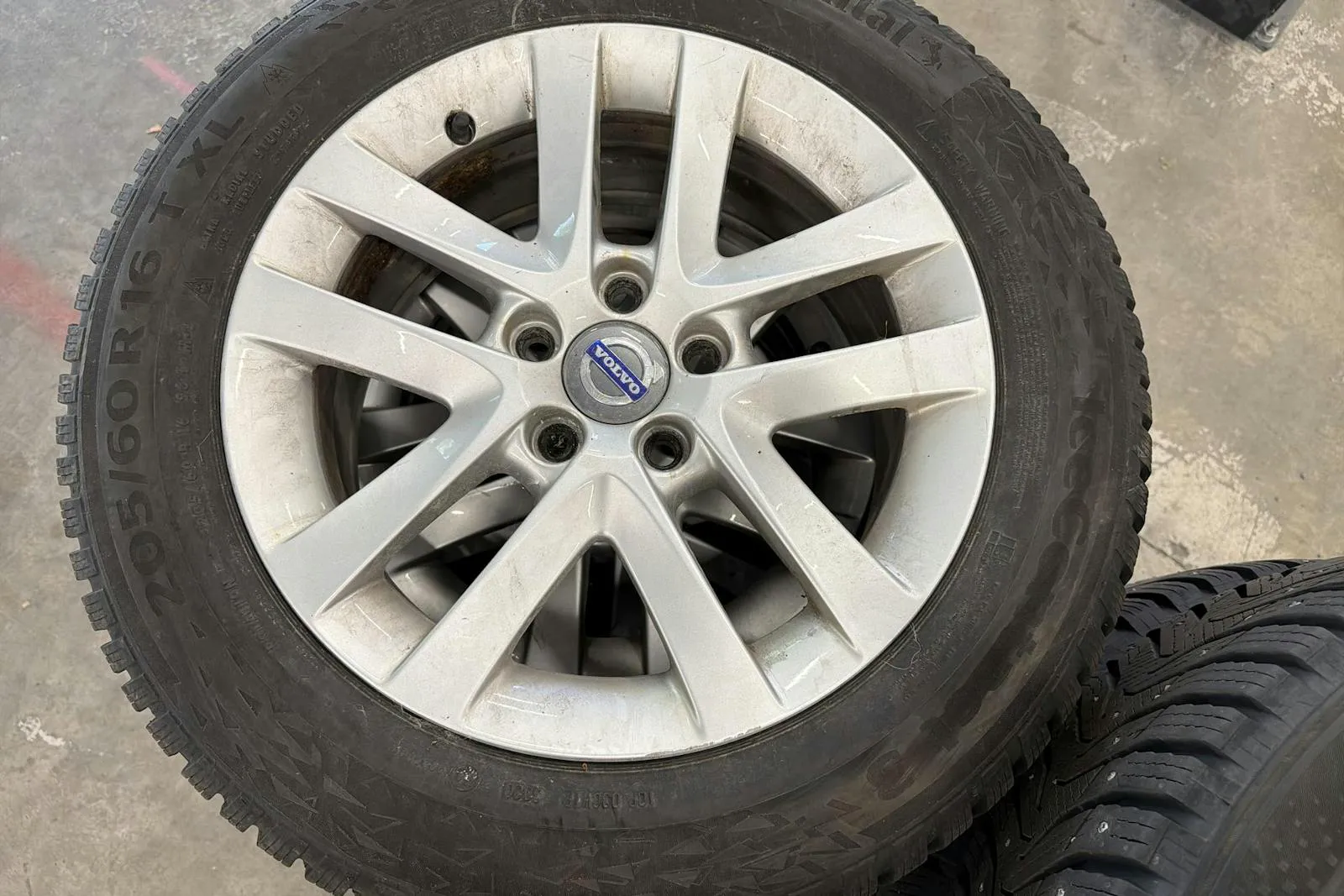 Vehicle image 14