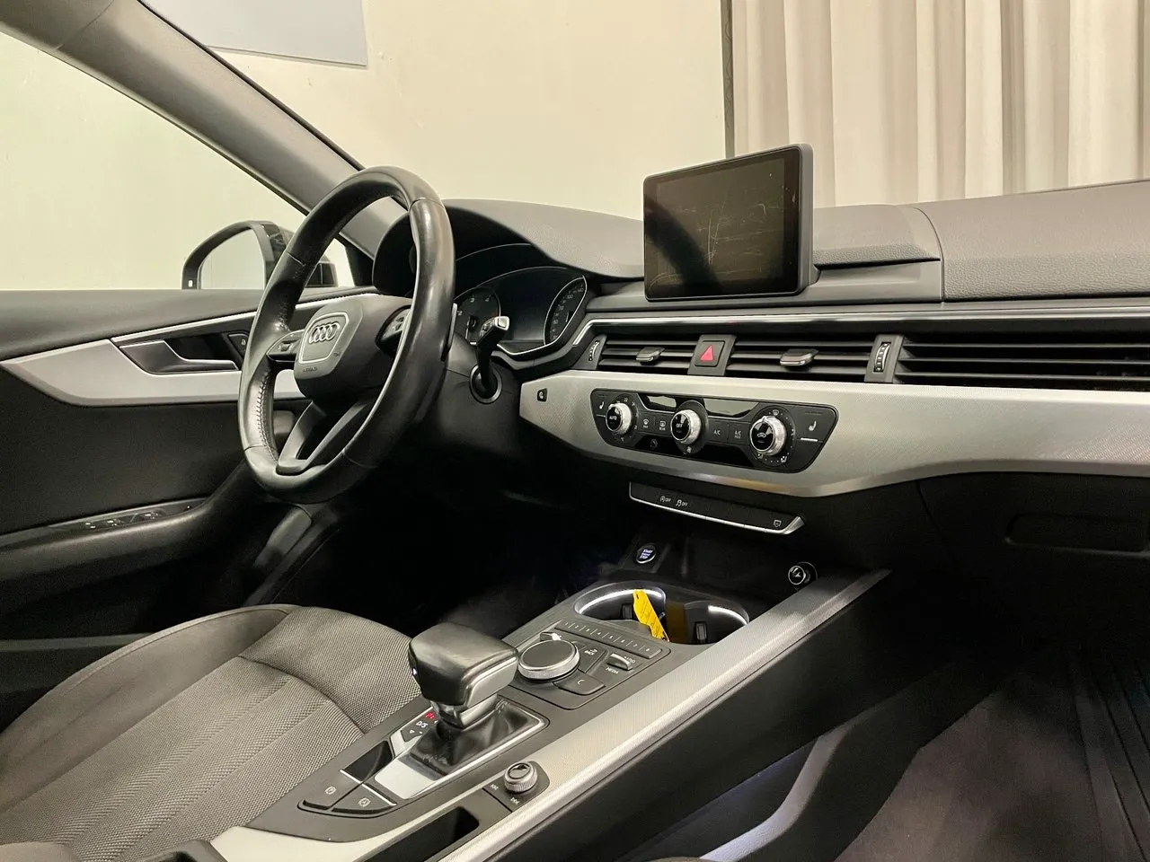 Vehicle image 16