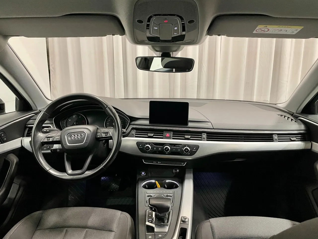 Vehicle image 18