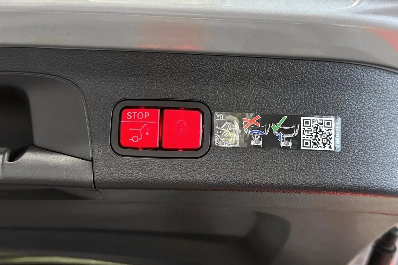 Vehicle image 24