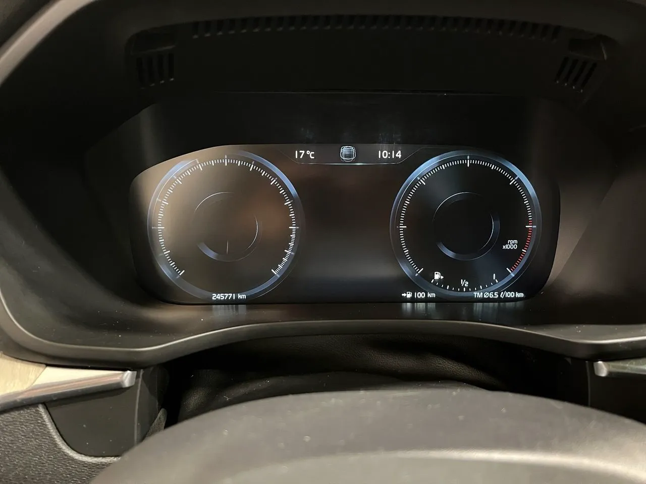 Vehicle image 14
