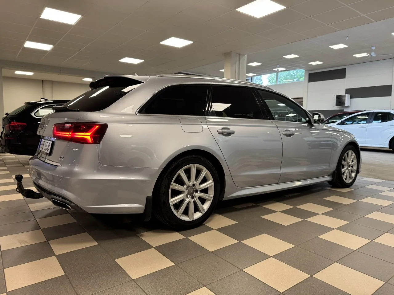Vehicle image 5