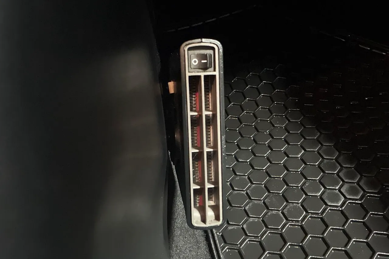 Vehicle image 22