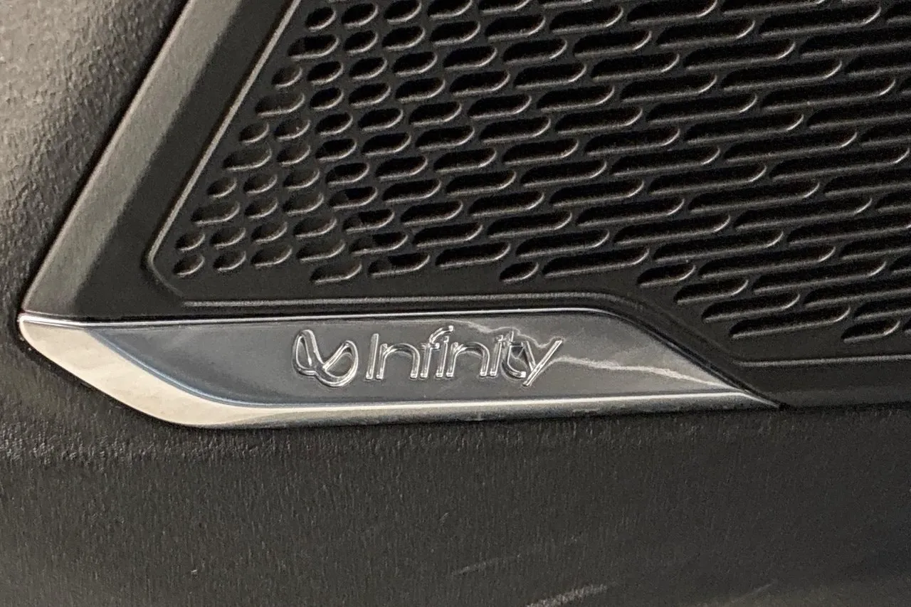 Vehicle image 24