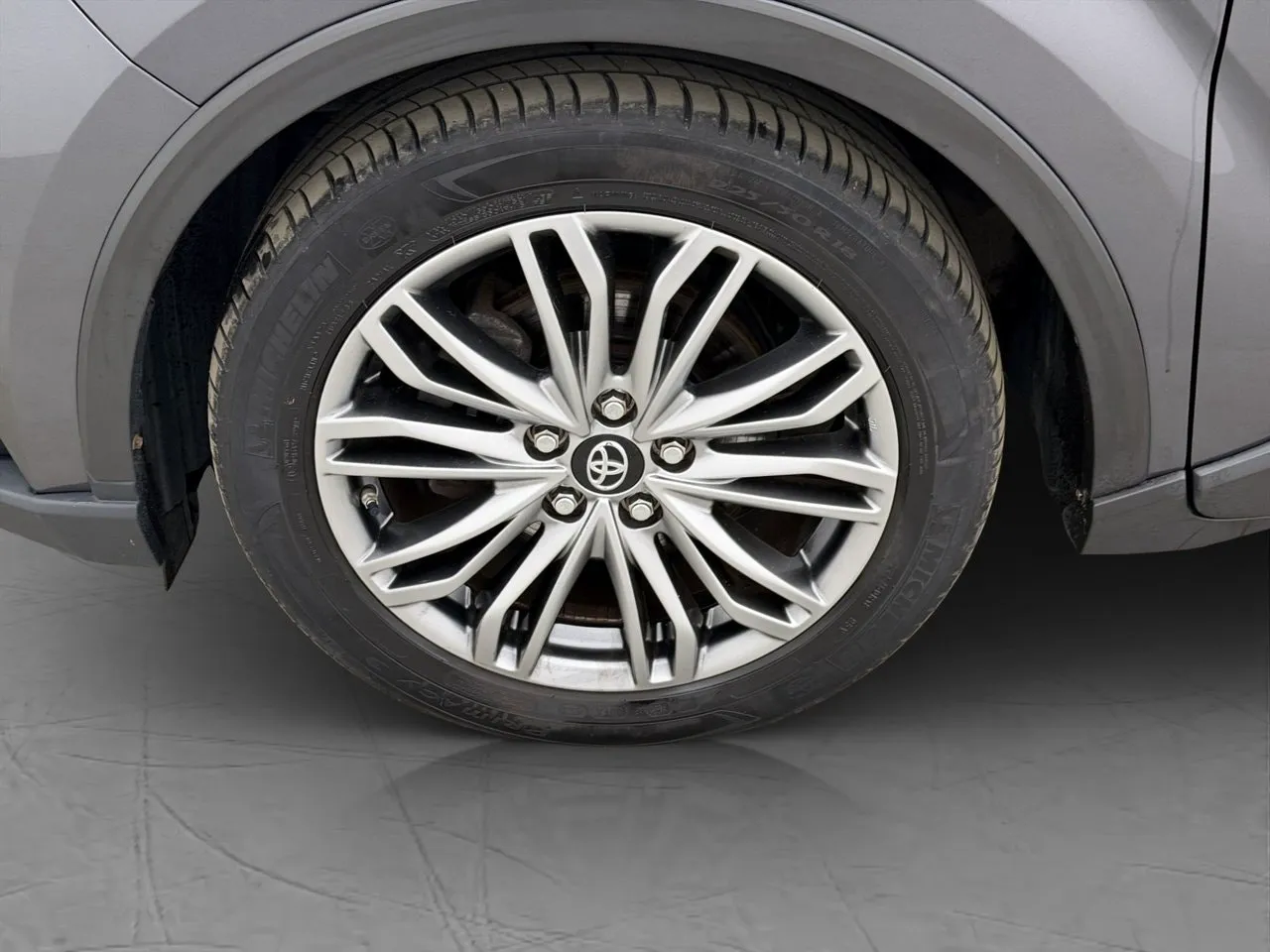 Vehicle image 24